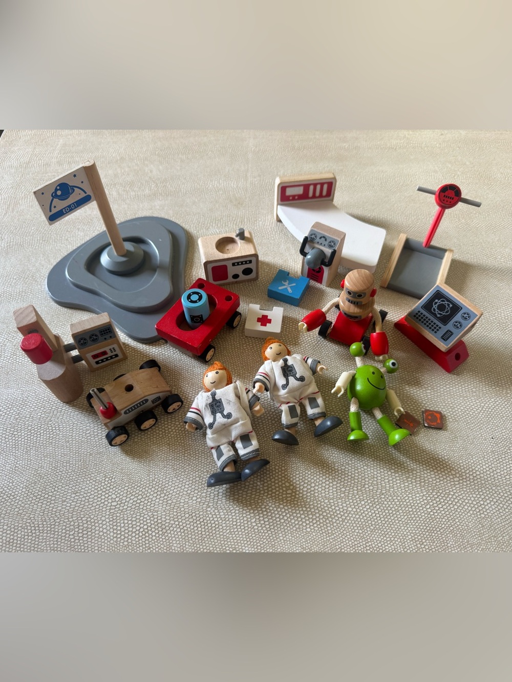 Hape Toys Educo Wooden Space playset
